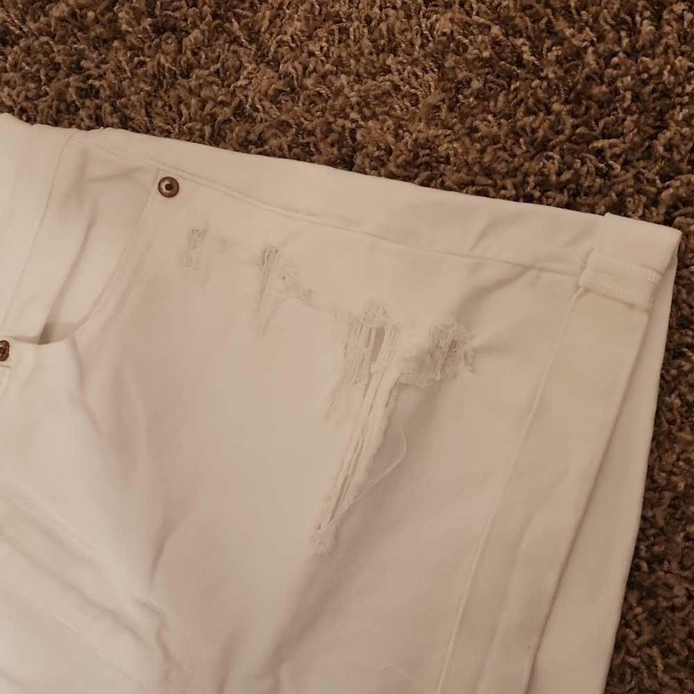 Shorts - Picture 2 of 4